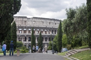 Вид на Колизей со стороны Viale Della Domus Aurea       